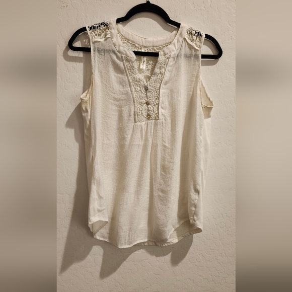 White lace blouse - Picture 1 of 3